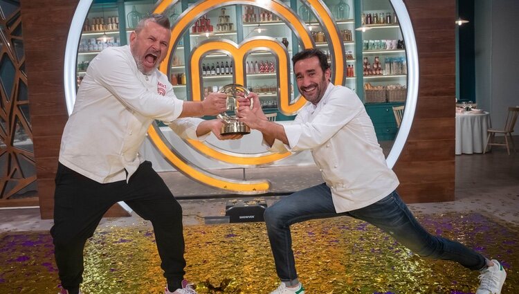 Miki Nadal y Juanma Castaño, como ganadores de 'Masterchef Celebrity 6'