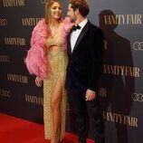 Rosanna Zanetti y David Bisbal compartiendo una mirada cómplice en el Premio Personaje del Año Vanity Fair 2021