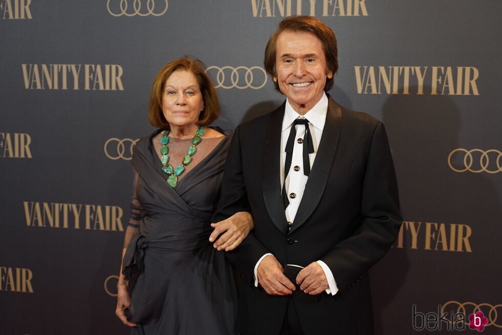 Raphael y su mujer en el Premio Personaje del Año Vanity Fair 2021