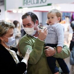 María Teresa de Luxemburgo, Guillermo de Luxemburgo y Charles de Luxemburgo en el Bazar Internacional de Luxemburgo