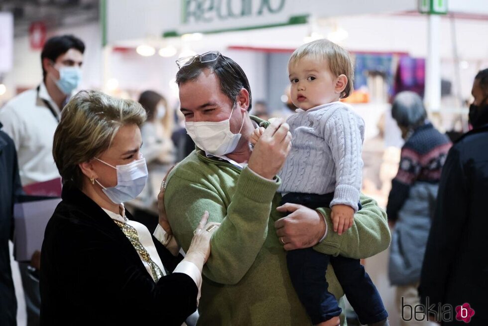 María Teresa de Luxemburgo, Guillermo de Luxemburgo y Charles de Luxemburgo en el Bazar Internacional de Luxemburgo