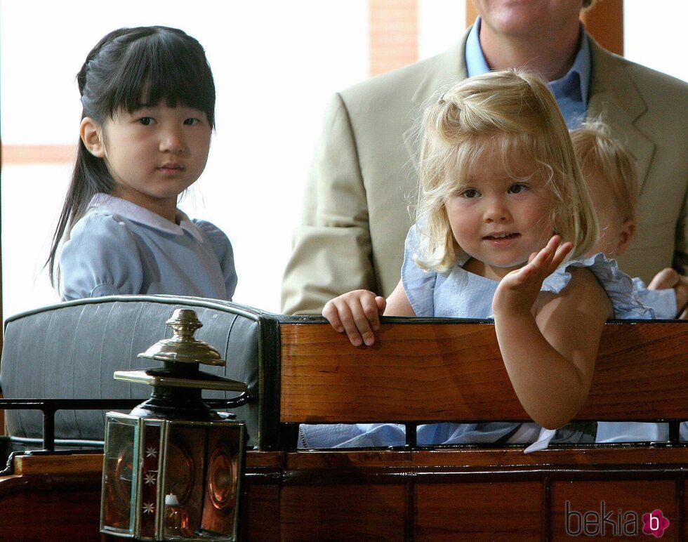 Aiko de Japón y Amalia de Holanda cuando eran pequeñas