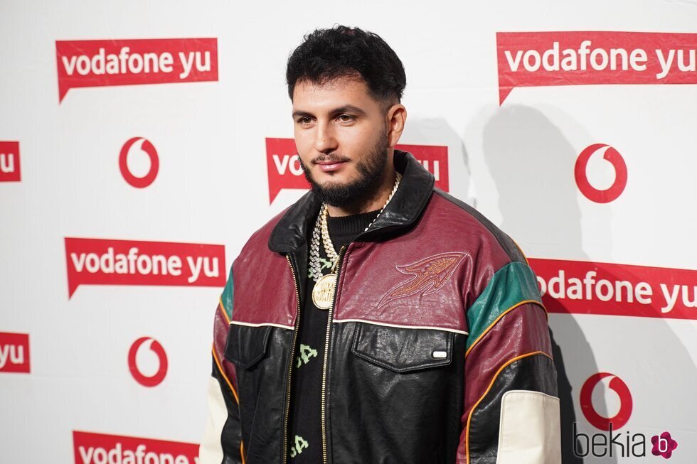 Omar Montes posa en el photocall de su concierto