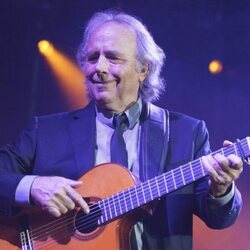 Joan Manuel Serrat actuando en el Real Jardín Botánico Alfonso XII de Madrid en 2018