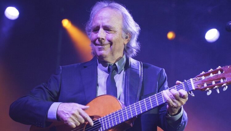 Joan Manuel Serrat actuando en el Real Jardín Botánico Alfonso XII de Madrid en 2018