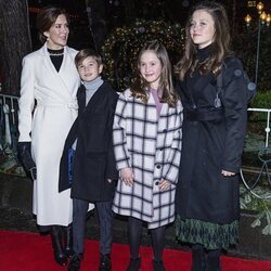 Mary de Dinamarca con sus hijos Vicente, Josefina e Isabel de Dinamarca en el estreno del ballet 'La Reina de las Nieves'