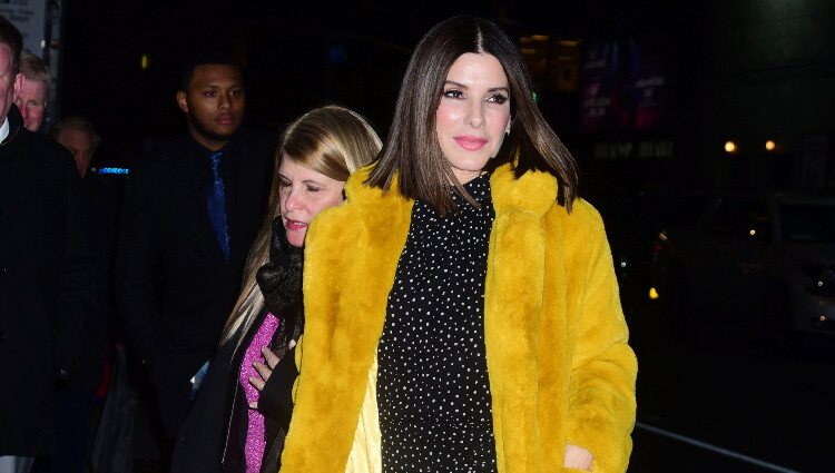 Sandra Bullock llegando al programa 'The Late Show With Stephen Colbert'