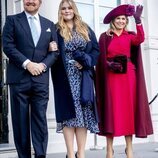 Amalia de Holanda con Guillermo Alejandro y Máxima de Holanda en el Palacio Kneuterdijk para su entrada en el Consejo de Estado