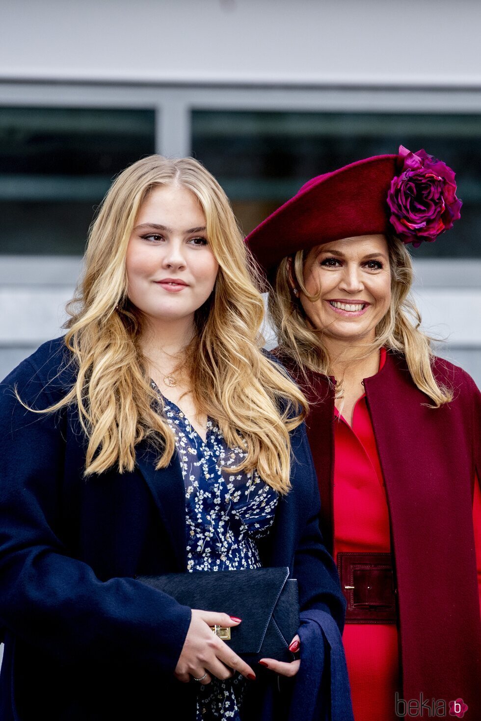 Amalia de Holanda con Máxima de Holanda en su entrada en el Consejo de Estado