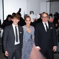 Sarah Jessica Parker con su marido Matthew Broderick y su hijo en la presentación de 'And just like that'