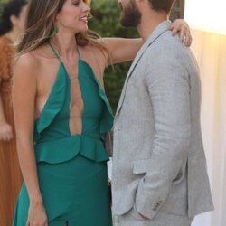 Maxi Iglesias y Stephanie Cayo compartiendo miradas en el Festival de Cine de Málaga 2021