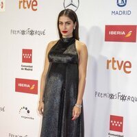 Hiba Abouk luciendo su segundo embarazo en los Premios Forqué 2021