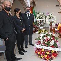 Familiares y amigos de Manolo Santana en su capilla ardiente de Marbella