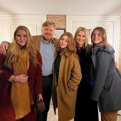 Alexia de Holanda en su reencuentro con Guillermo Alejandro y Máxima de Holanda y Amalia y Ariane de Holanda