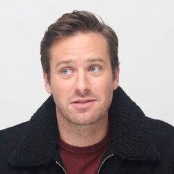 Armie Hammer en una conferencia de la Asociación de Prensa Extranjera de Hollywood