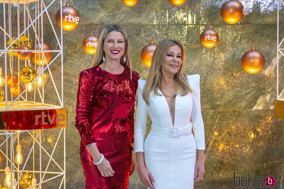 Ana Obregón y Anne Igartiburu en la presentación de la Navidad de RTVE