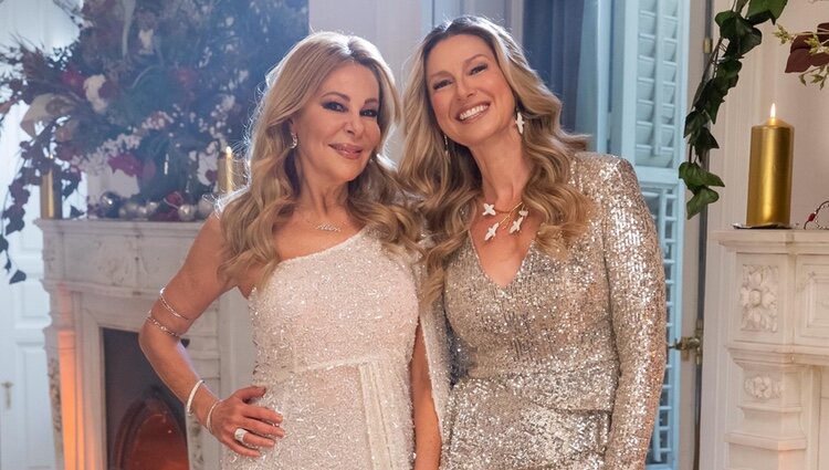 Ana Obregón y Anne Igartiburu posan en la foto oficial de las Campanadas 2021