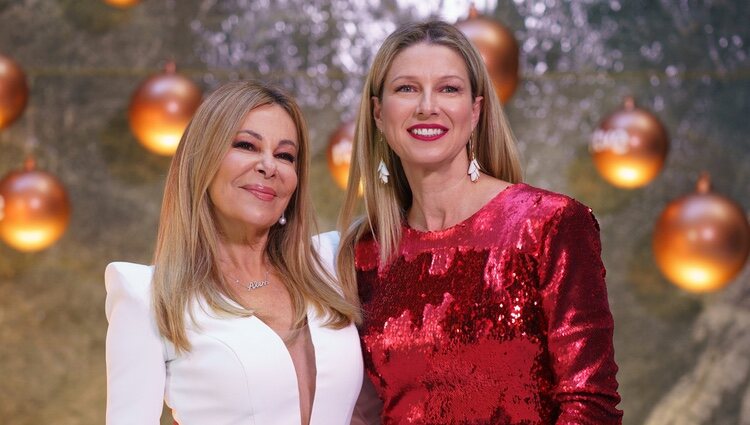 Ana Obregón y Anne Igartiburu en la presentación de las Campanadas 2021