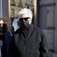 Pedro Almodóvar en el velatorio abierto al público de Verónica Forqué