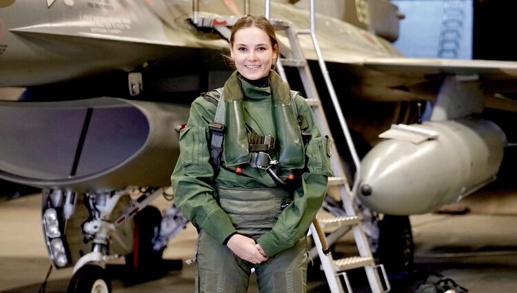 Ingrid Alexandra de Noruega durante su visita a la base área de Bodø