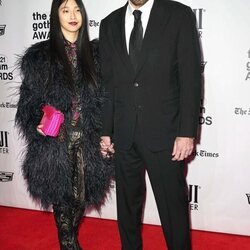 Nicolas Cage y Riko Shibata en los Gothan Awards 2021