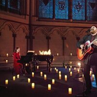 Kate Middleton tocando el piano con Tom Walker en el concierto 'Royal Carols: Together At Christmas'