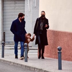 Eva González y Cayetano Rivera de camino a la Cabalgata de los Reyes Magos en Sevilla