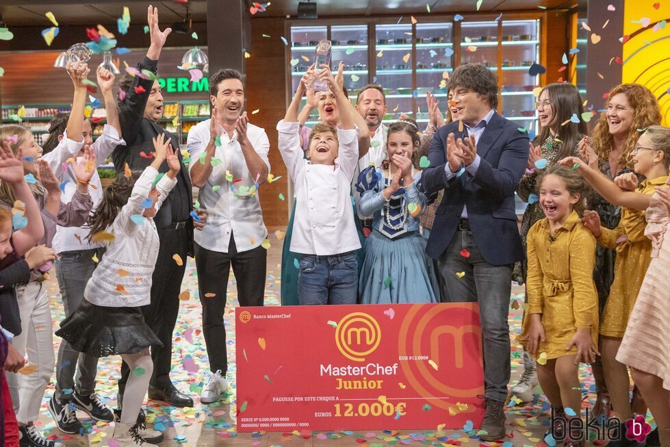 Guillem, los jueces y todos los concursantes de 'Masterchef Junior 9'