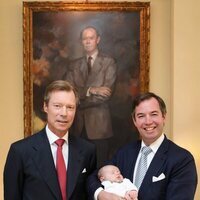 Enrique de Luxemburgo con su hijo Guillermo de Luxemburgo y su nieto Charles de Luxemburgo en su primera foto juntos