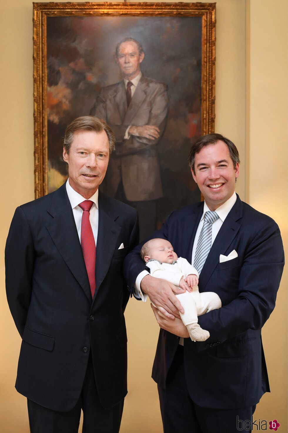 Enrique de Luxemburgo con su hijo Guillermo de Luxemburgo y su nieto Charles de Luxemburgo en su primera foto juntos