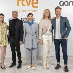 Carmen Climent, Imanol Arias, Irene Visedo, Ana Duato y Pablo Rivero presentando al temporada 22 de 'Cuéntame'