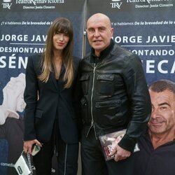 Kiko Matamoros y Marta López en el estreno de la obra de teatro de Jorge Javier Vázquez 'Desmontando a Séneca'