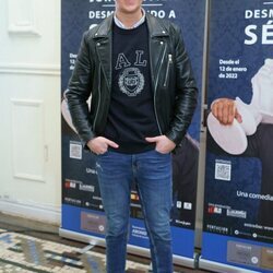 Omar Suárez en el estreno de la obra de teatro de Jorge Javier Vázquez 'Desmontando a Séneca'