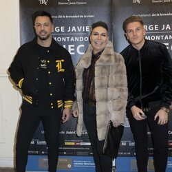 Maestro Joao, Tony y el Rubio en el estreno de la obra de teatro de Jorge Javier Vázquez 'Desmontando a Séneca'