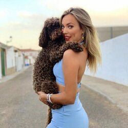 Marta Riesco con su perrito