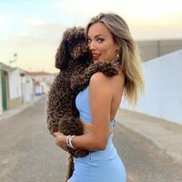 Marta Riesco con su perrito