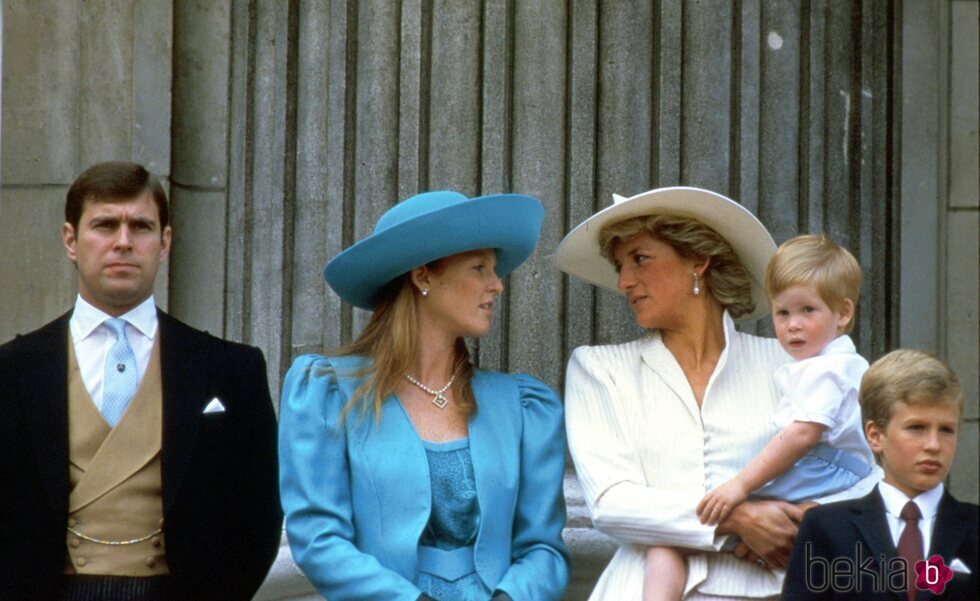 El Príncipe Andrés, Sarah Ferguson, Lady Di, el Príncipe Harry y Peter Phillips