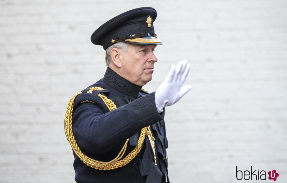 El Príncipe Andrés en un acto ceremonial en Bélgica