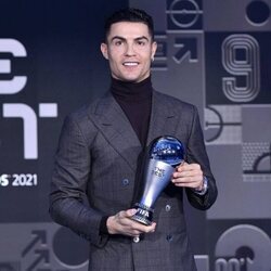 Cristiano Ronaldo recibe el premio The Best 2021