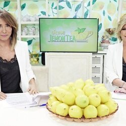 María Patiño y Terelu Campos presentando 'Sálvame Lemon Tea'