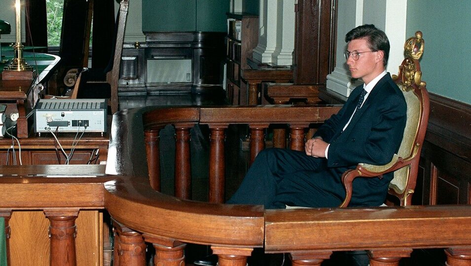 Haakon de Noruega en la Silla del Rey en su visita al Tribunal Supremo en 1991