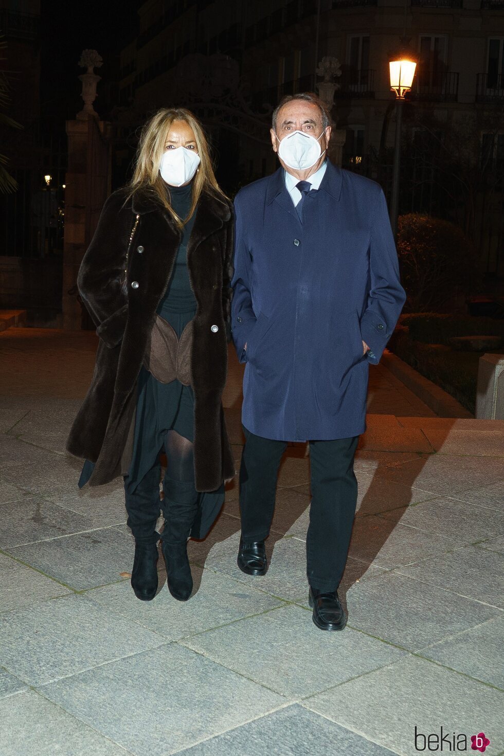 Pedro Trapote y Begoña García-Vaquero en el funeral de Jaime Ostos en Madrid