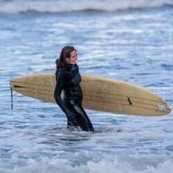 Ingrid Alejandra de Noruega con su tabla de surf