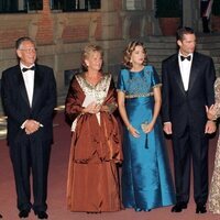 La Infanta Cristina e Iñaki Urdangarin con sus respectivos padres y la Infanta Elena en la recepción previa a su boda