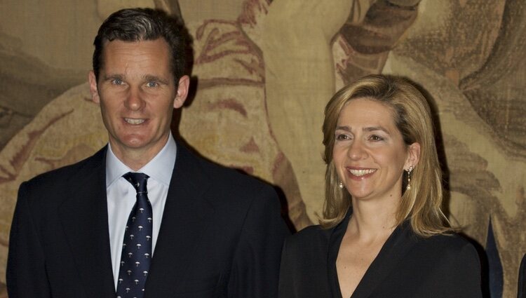 La Infanta Cristina e Iñaki Urdangarin, muy sonrientes en la inauguración de una exposición en 2008