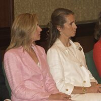 La Reina Letizia y las Infantas Elena y Cristina en un acto oficial en 2008