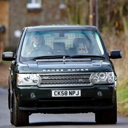 La Reina Isabel en coche por Sandringham por su 70 aniversario de reinado