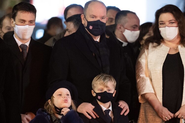 Alberto de Mónaco, Jacques y Gabriella de Mónaco, Louis Ducruet y Melanie-Antoinette Costello de Massy en Santa Devota 2022