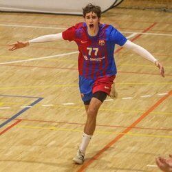 Pablo Urdangarin celebrando un gol con el Barça B de balonmano