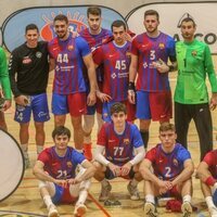 Pablo Urdangarin con sus compañeros en el Barça B de balonmano